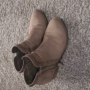 MIA woman's Side zipper suede booties, size 8.5 wide